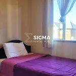 Casa Con Acogedora Terraza